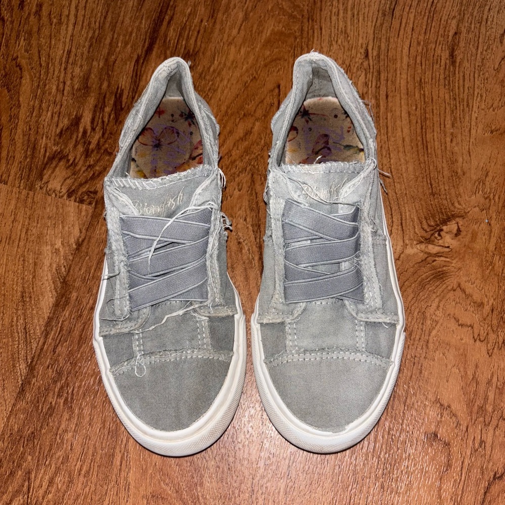 🩶 Blowfish Sneakers 🤍